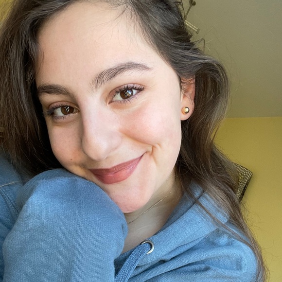 Meet your Posher, Kris - Picture 1 of 1